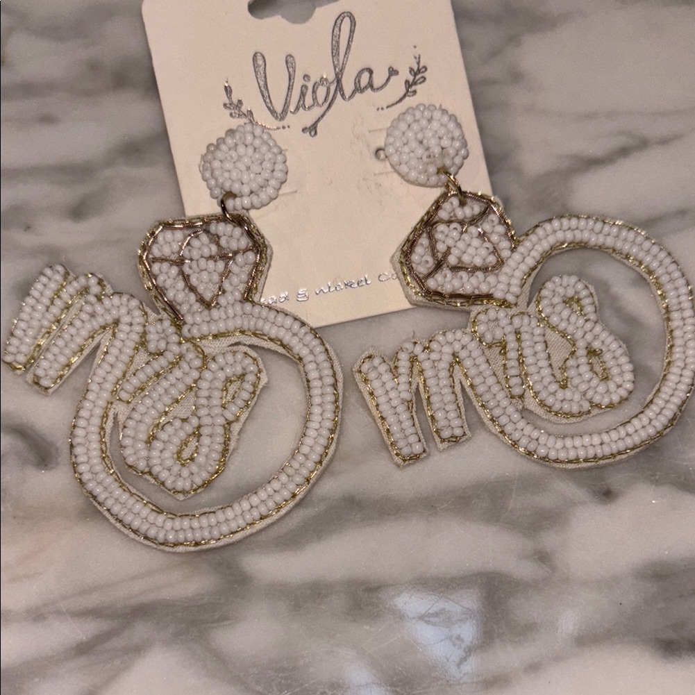 Mrs White And Gold Beaded Mrs Earrings Wedding Earrings 10$